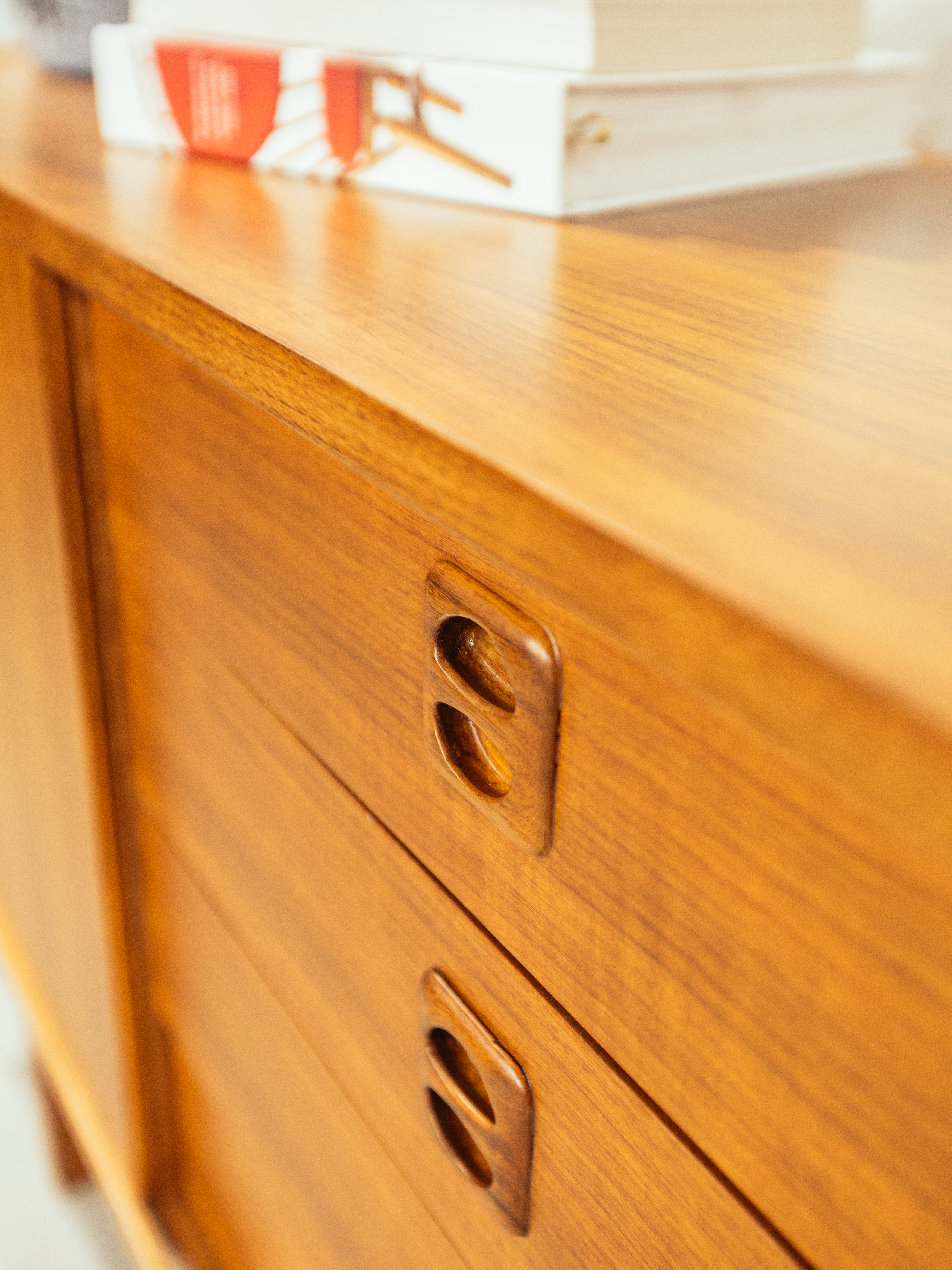 Eric Wörtz tasarımı , teak ağacı konsol 